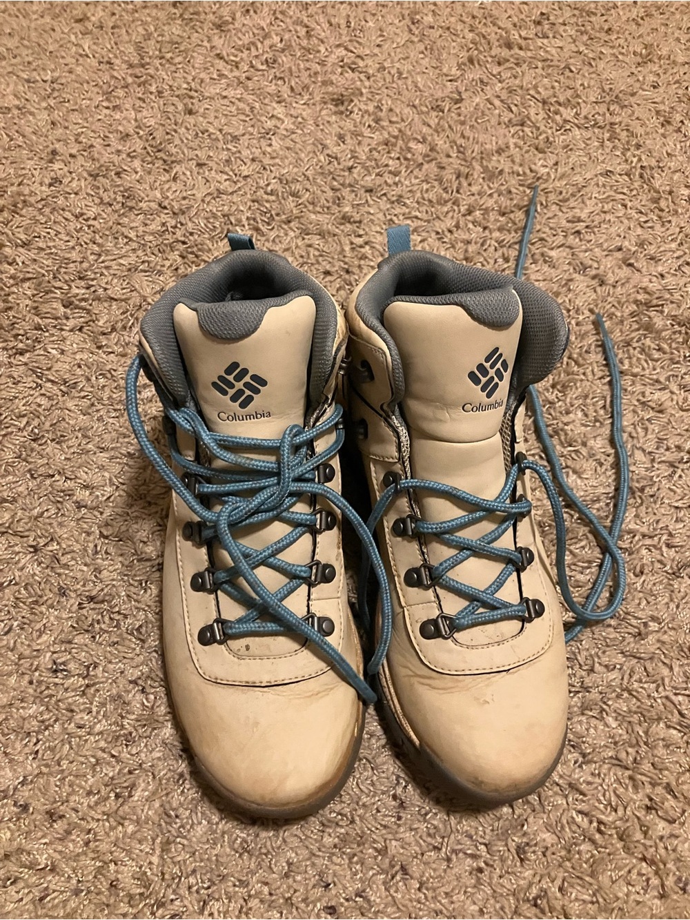 Columbia size 10 women’s Tan Hiking Boots with Blue Laces